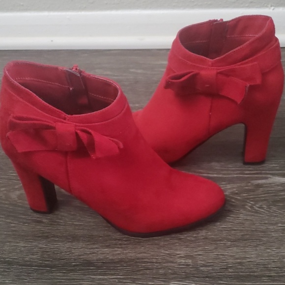 Shoes - 💥SALE💥Red Chunky Heel Booties sz 9 1/2